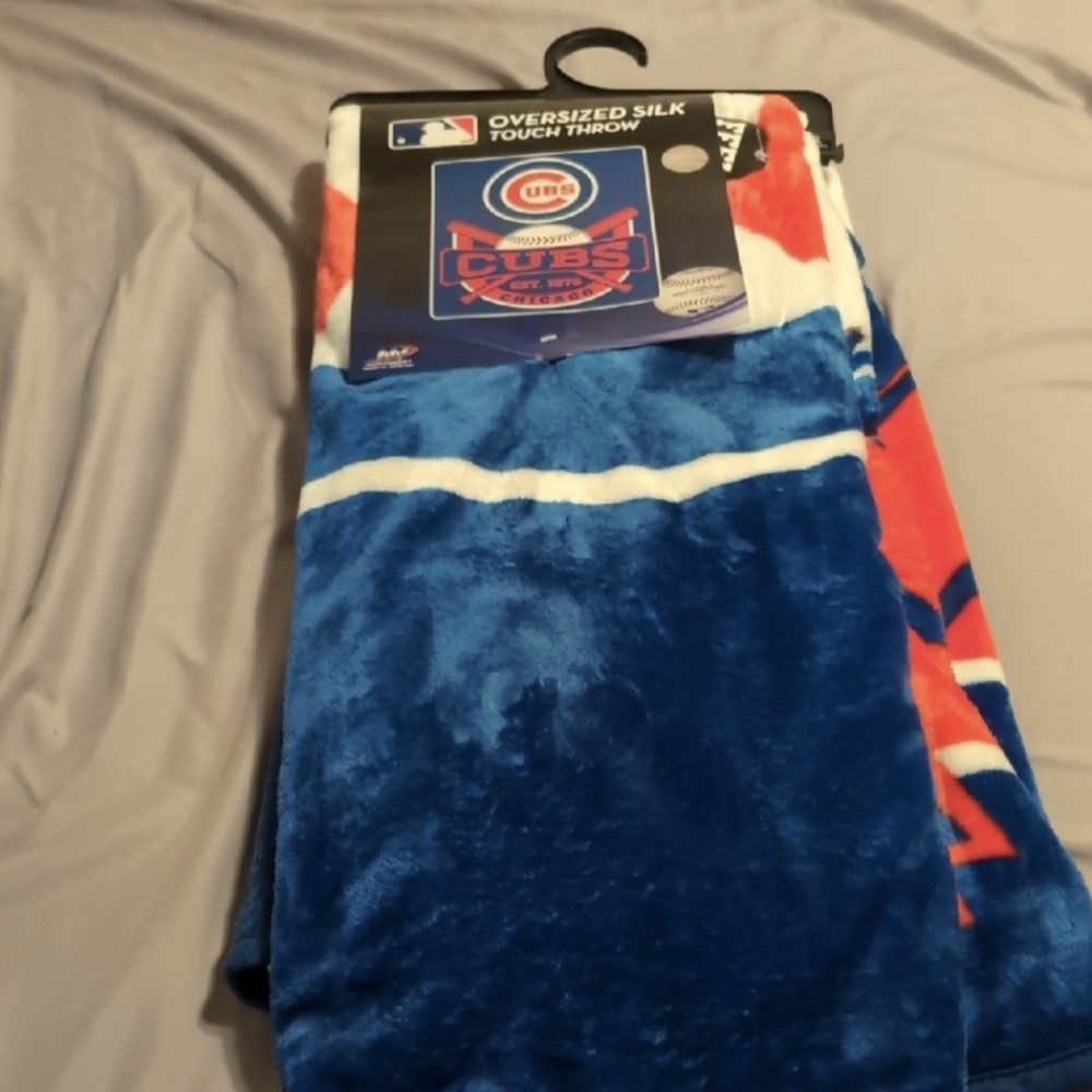 Chicago Cubs Oversized Silk Touch Throw Blanket